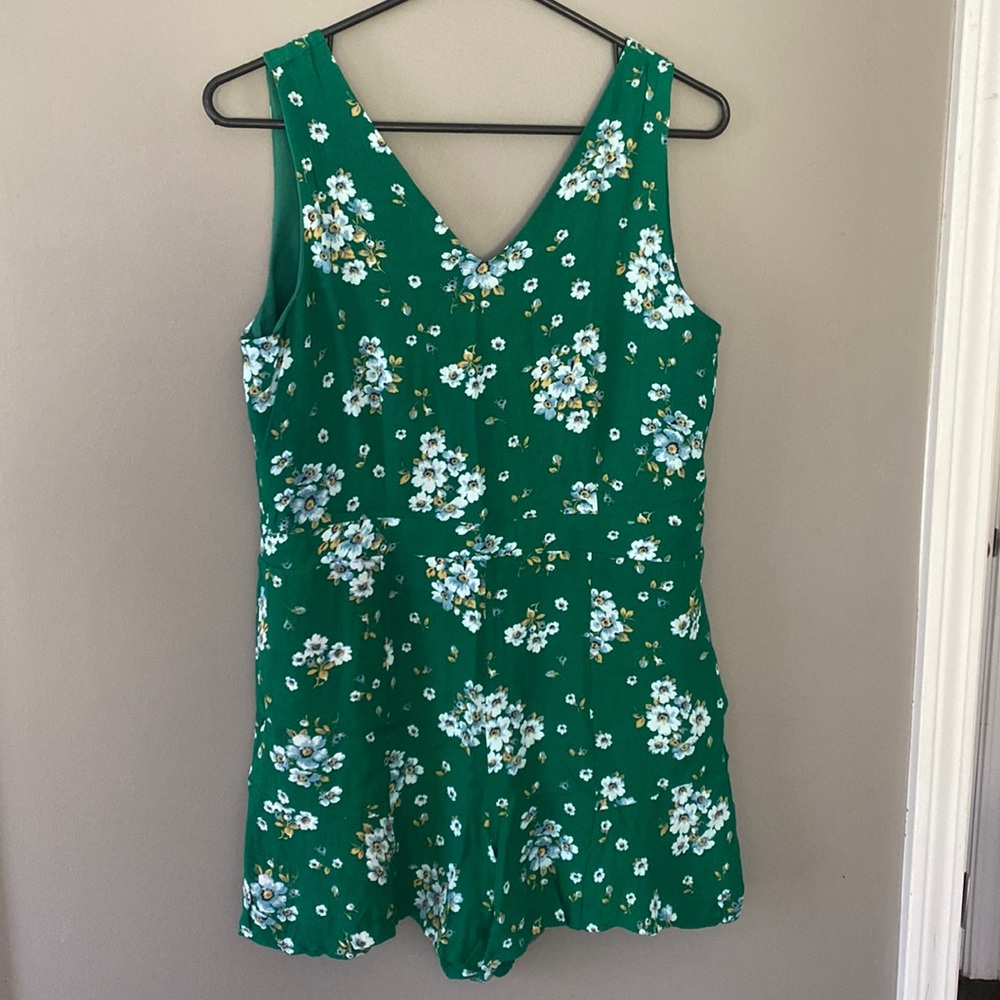 Loft Green V Neck Floral Romper. Size 6P